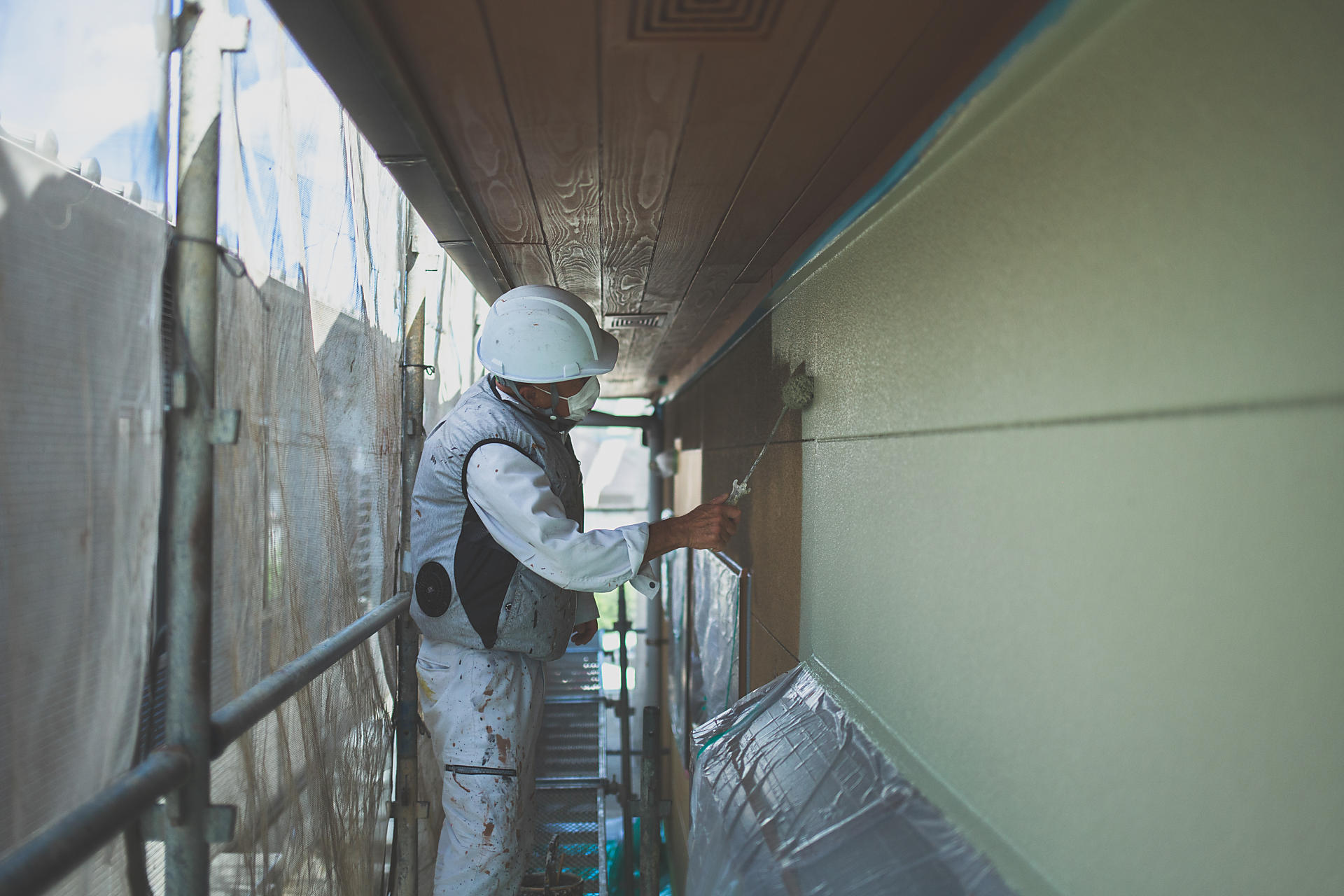 塗装している様子